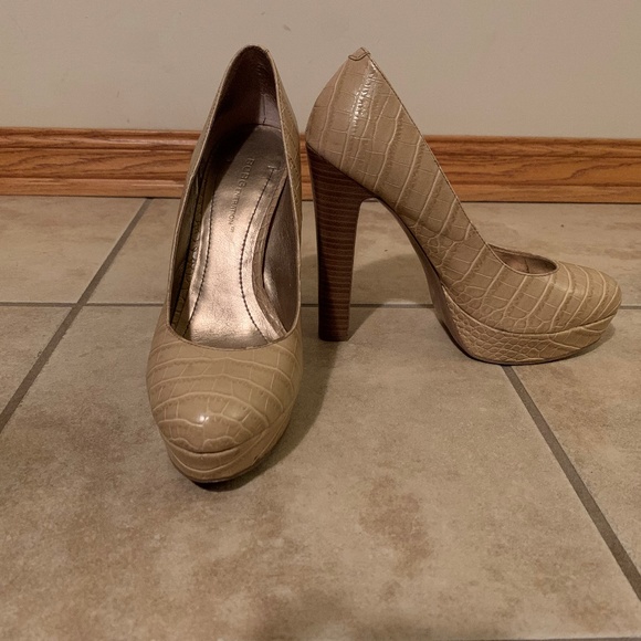 BCBGeneration tan "Jodie" Womens size 8 - Picture 2 of 7